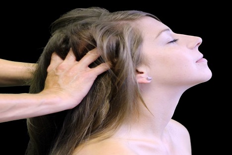Head and Shoulder Massage ( Duration : 30 Min )