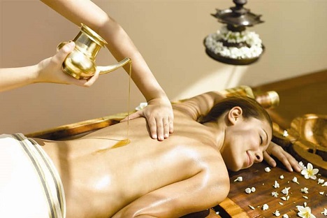Shrvangadhara (Hot oil Massage)